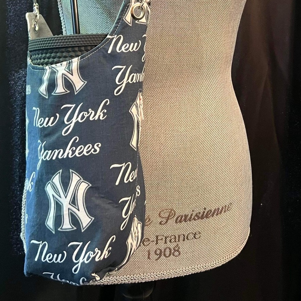 New York Yankees H20 Crossbody Bag